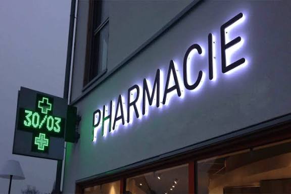 Vitrine d'un magasin avec écran LED dynamique